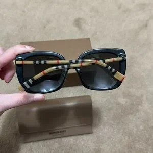 Burberry Carroll 54mm Black Square Sunglasses Burberry | Accessories | Burberry Carroll 54mm Black Square  main image 2